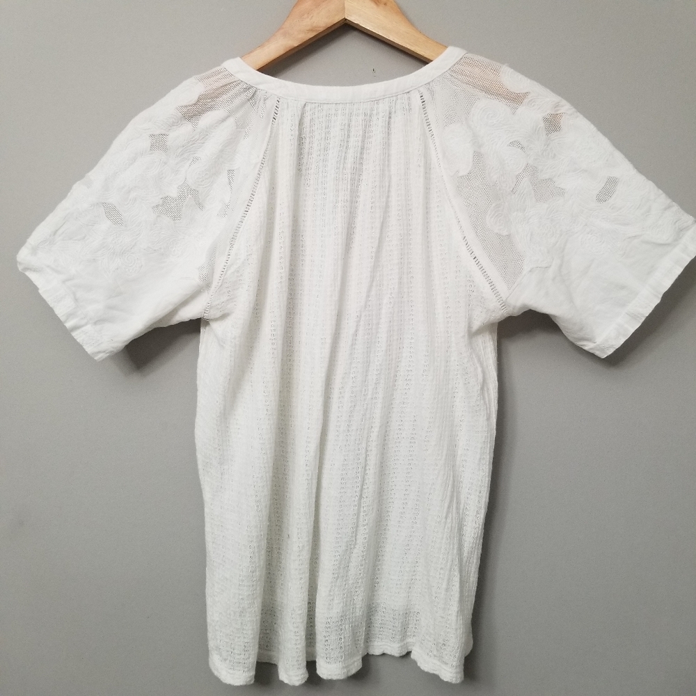 Lucky Brand White Embroidered Floral Sleeve Top - Picture 7 of 8